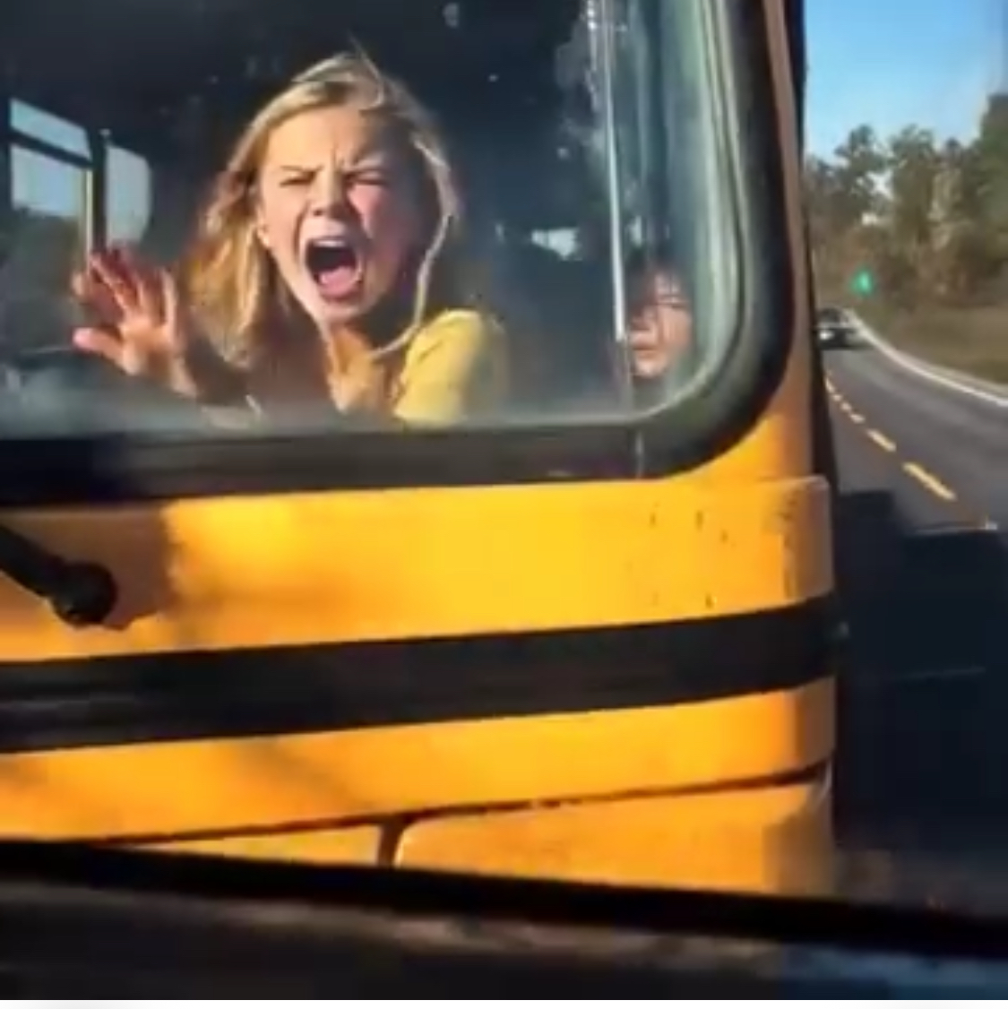 I Thought It Was Just a School Bus—Until I Saw the Child Begging for Help