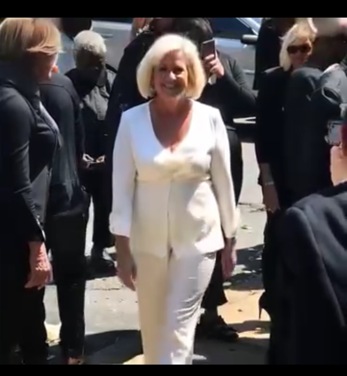 My Stepmom Wore White to Dad’s Funeral — What She Read Left Everyone Stunned
