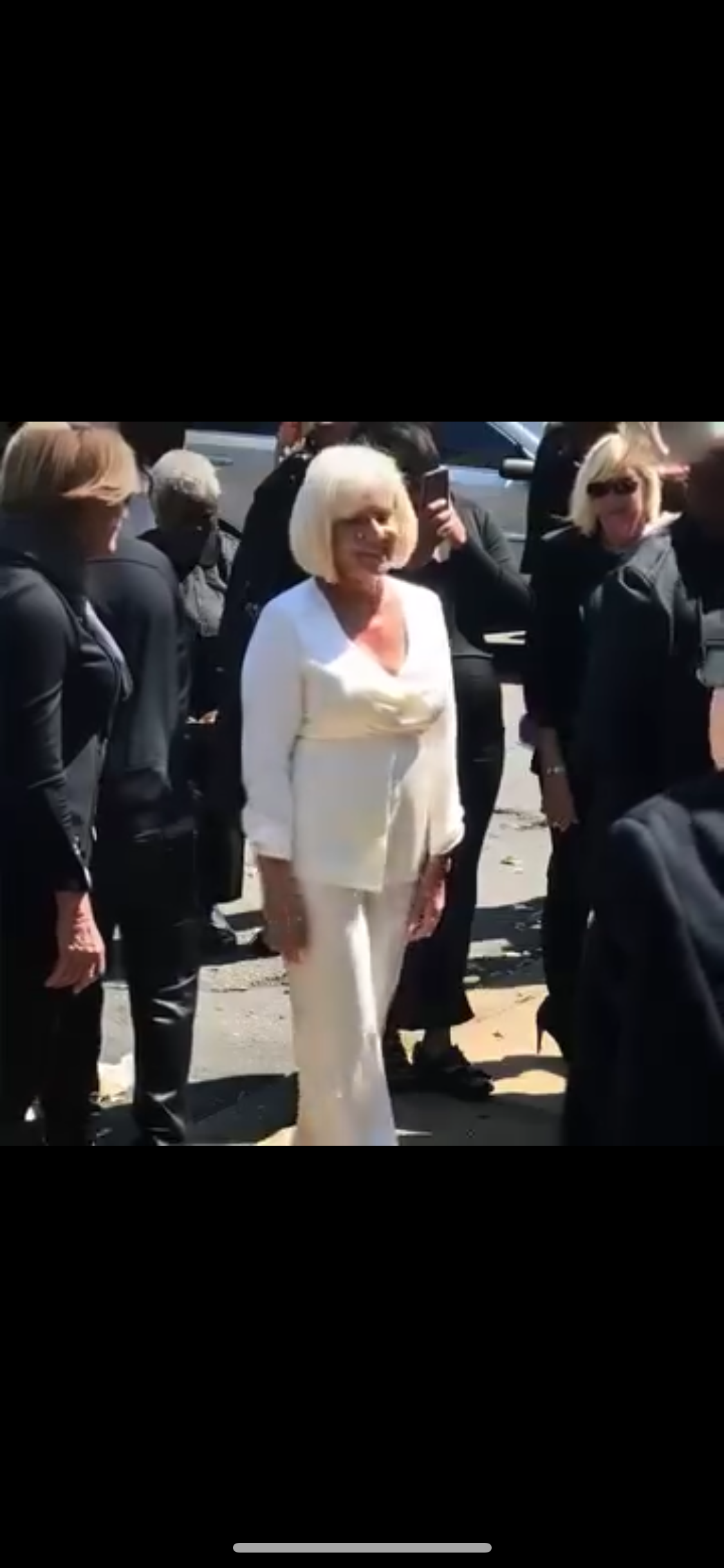 My Stepmom Wore White to Dad’s Funeral — What She Read Left Everyone Stunned