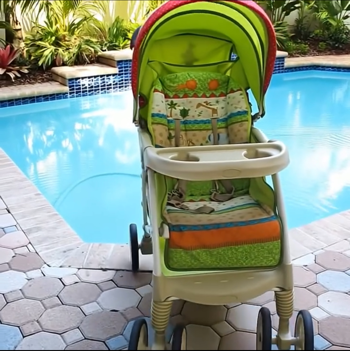 I Saw a Little Boy Alone with a Baby at the Flea Market — What I Discovered Changed Everything”
