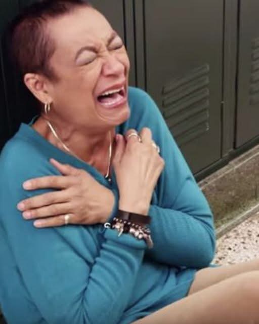 SICK TEACHER WALKS INTO SCHOOL—AND COLLAPSES WHEN SHE SEES WHO’S WAITING